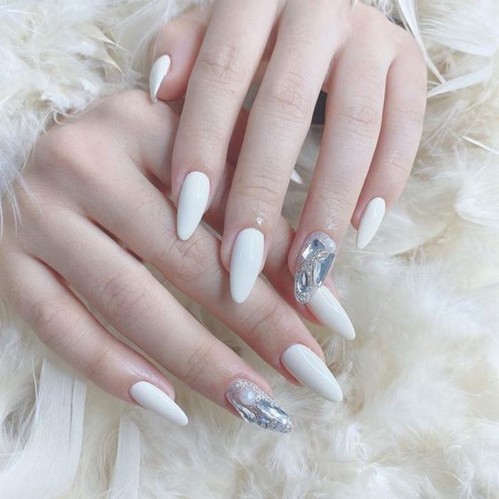 Suggestions for beautiful nail colors for you to apply