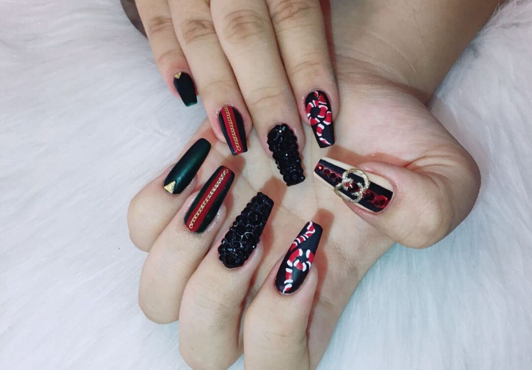 Luxury gucci-inspired nail designs — design 14