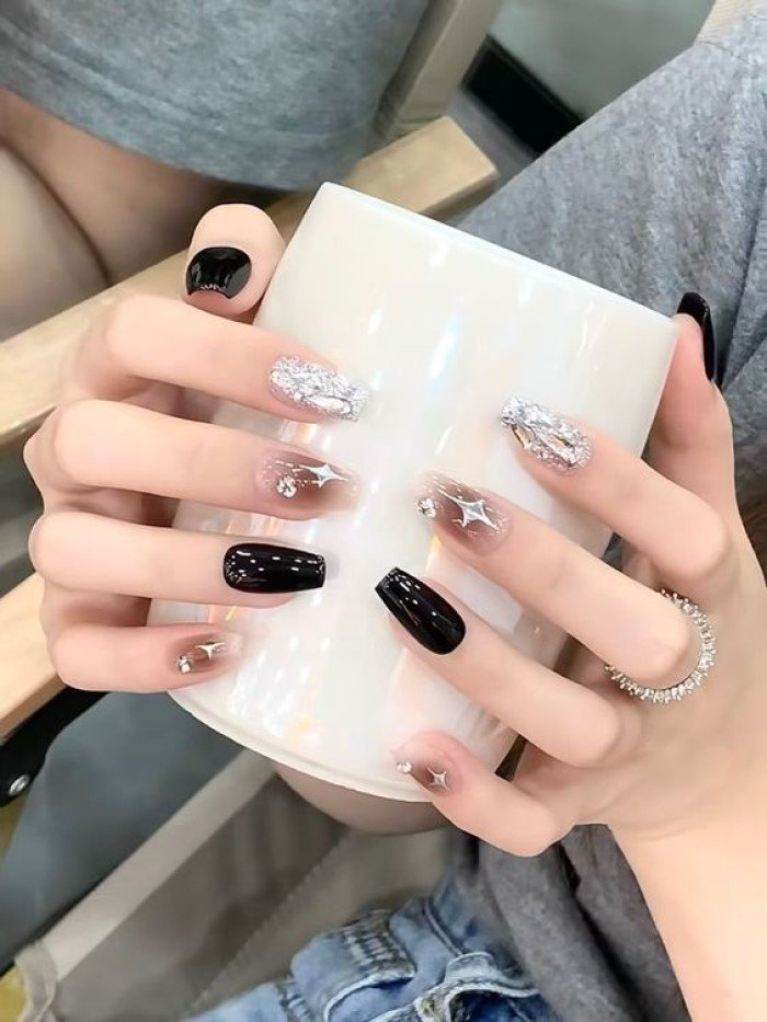 Sparkling black nail design