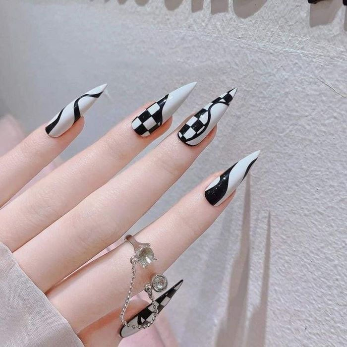 Super luxurious long nails for women to choose from