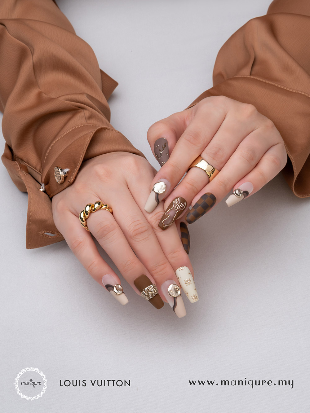Tạo điểm nhấn thời trang mới lạ với bộ móng Nail LV độc đáo