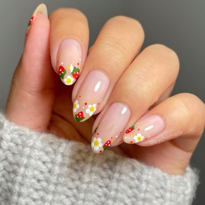 Mẫu nail vẽ hoa xinh xắn phù hợp với những mùa lễ hội