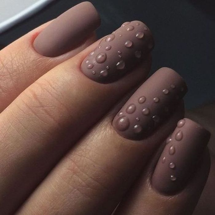 Nail lỳ từ lâu đã nhận được sự tin yêu của phái đẹp. Vẽ nail trên nền lì sẽ giúp bạn tự tin hơn bao giờ hết