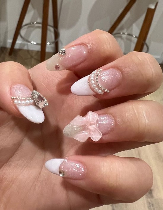 Nail design with stone design