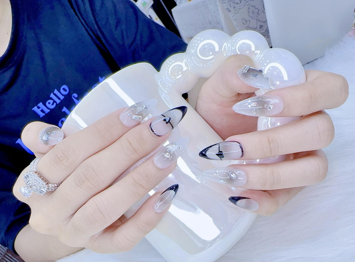 Milky tea-colored nail designs — design 36