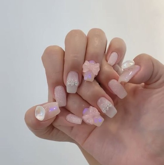 Simple wedding party nail tips