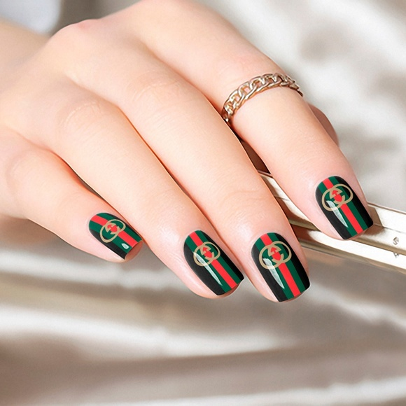 Luxury gucci-inspired nail designs — design 67