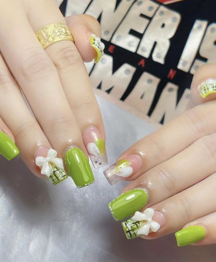 Màu xanh nõn chuối giúp đôi tay thêm trắng hồng