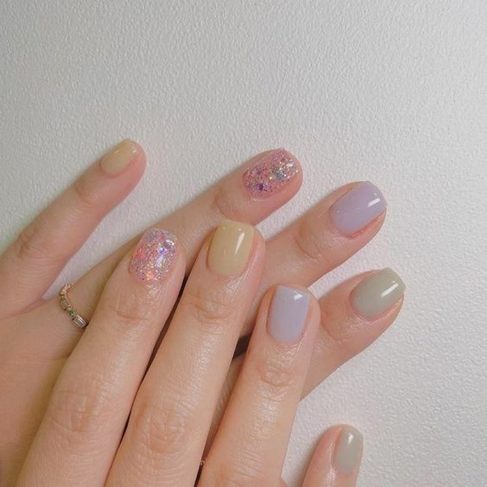 Multicolored nail designs with glitter