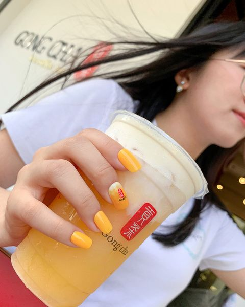 Milky tea-colored nail designs — design 26
