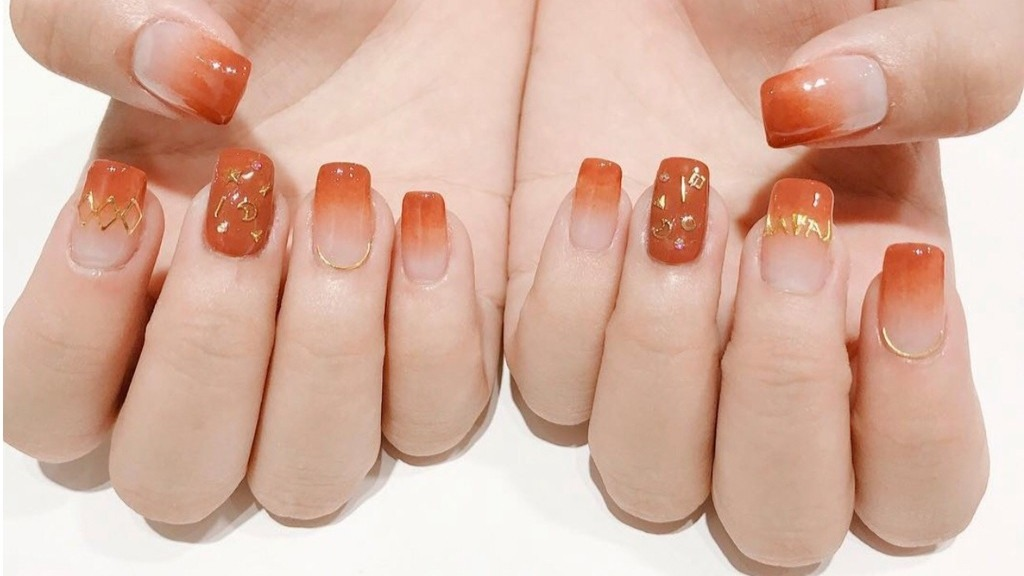 Nét tinh tế và sành điệu với mẫu nail 2 màu này