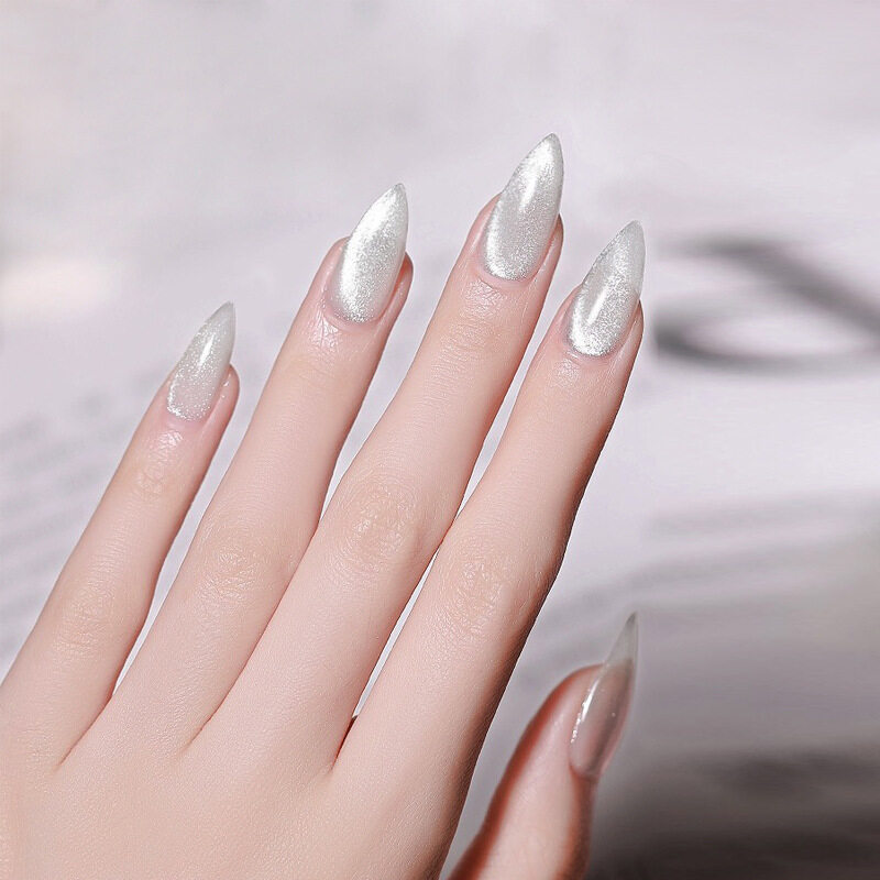 Attractive and full of personality with this silver nail design! ๐
๐ #NailTayBac