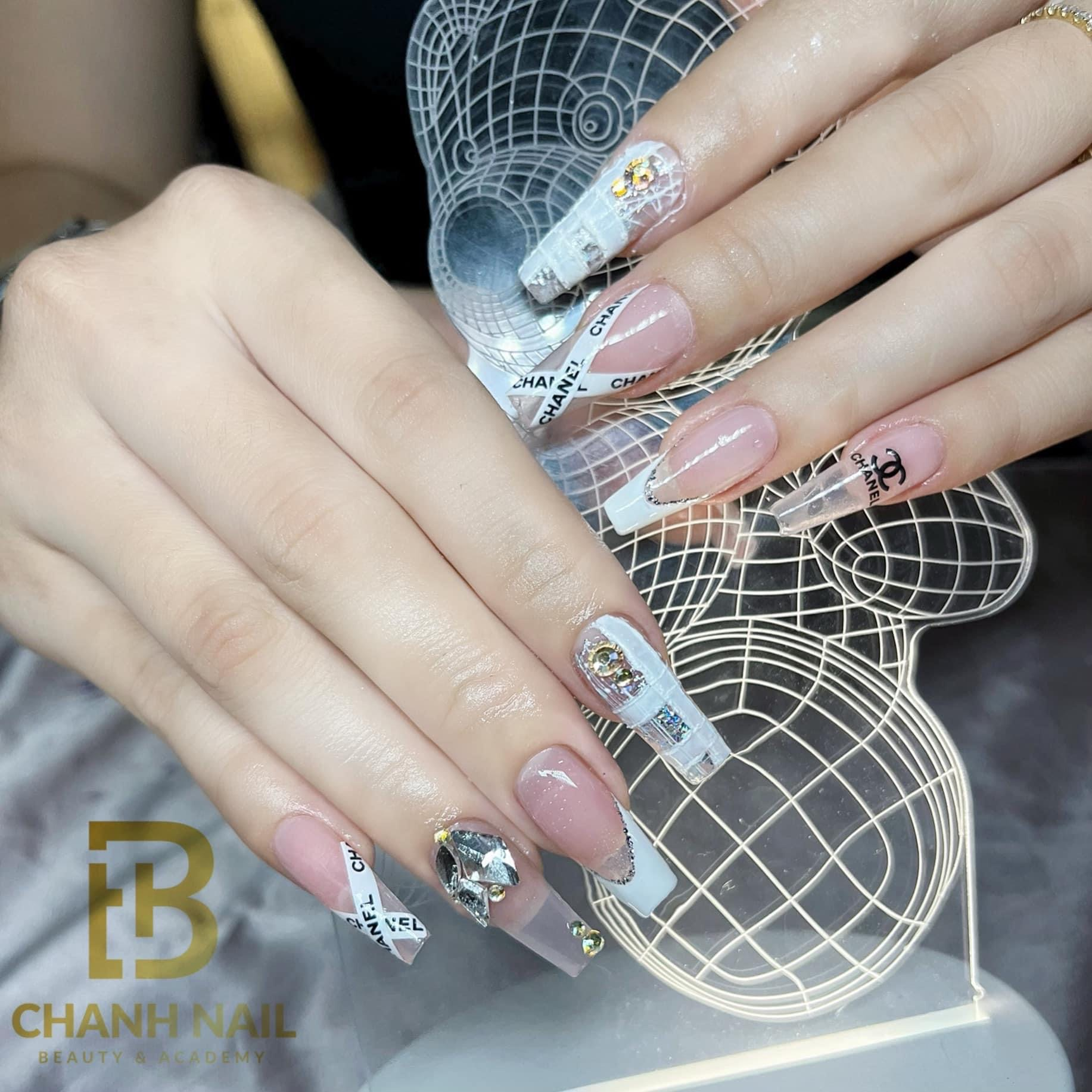 Elegant chanel-inspired nail designs — design 40