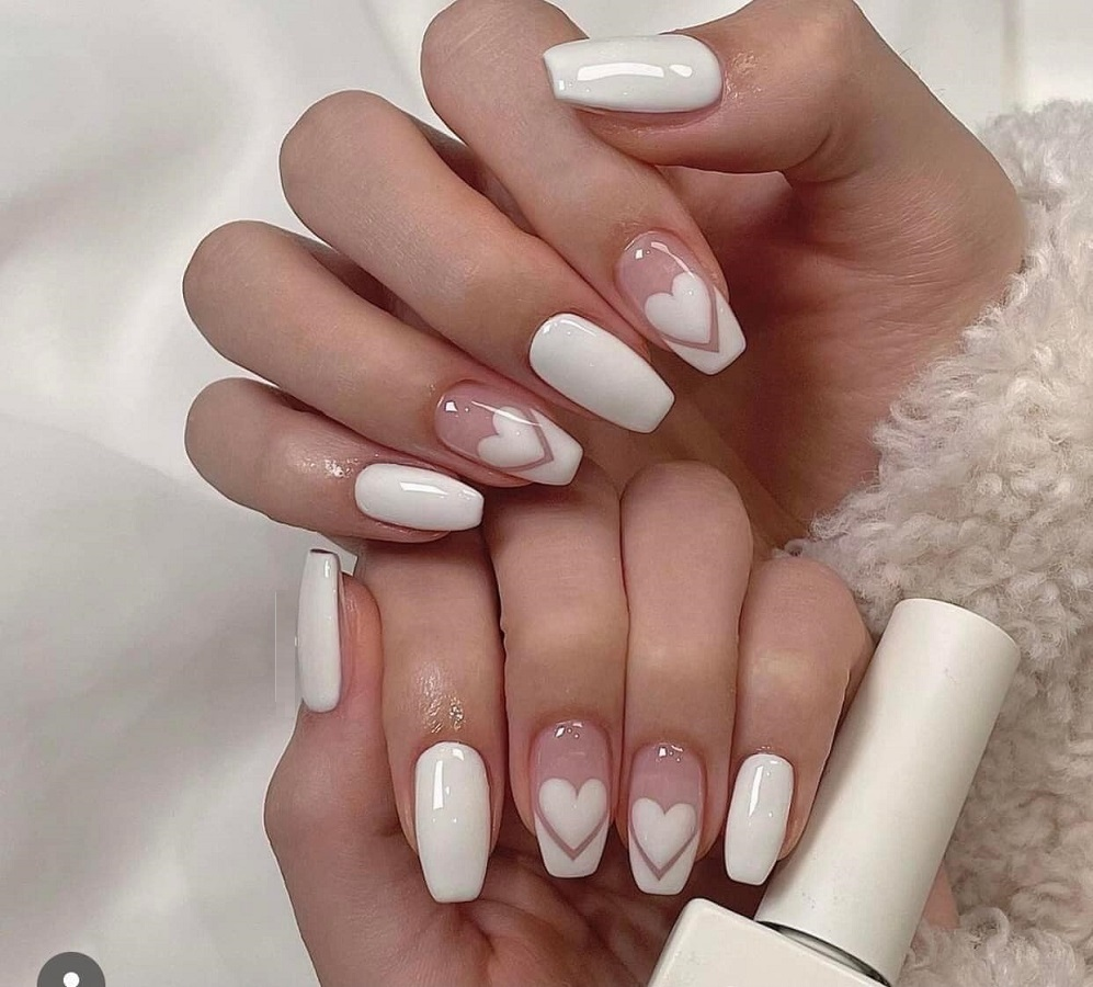 Milky tea-colored nail designs — design 17