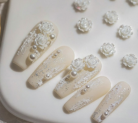 Nét đẹp kỳ diệu đính ngọc trai, làm bừng sáng ngày của bạn! 💅💖