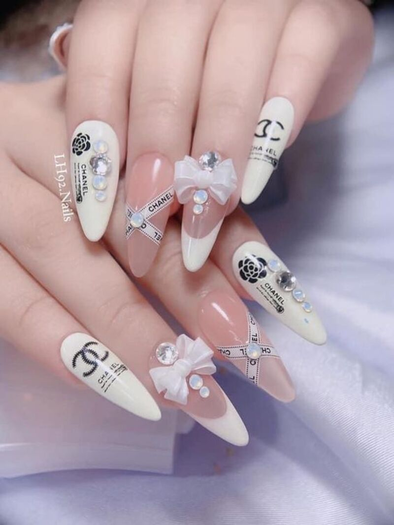 The natural and delicate beauty of pregnant women is expressed through every line on the nails! ๐
๐ธ #NailTayMongBau