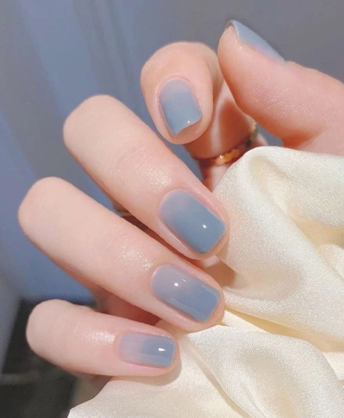 Mẫu nail xanh nhạt ombre giúp da trắng sáng hiệu quả