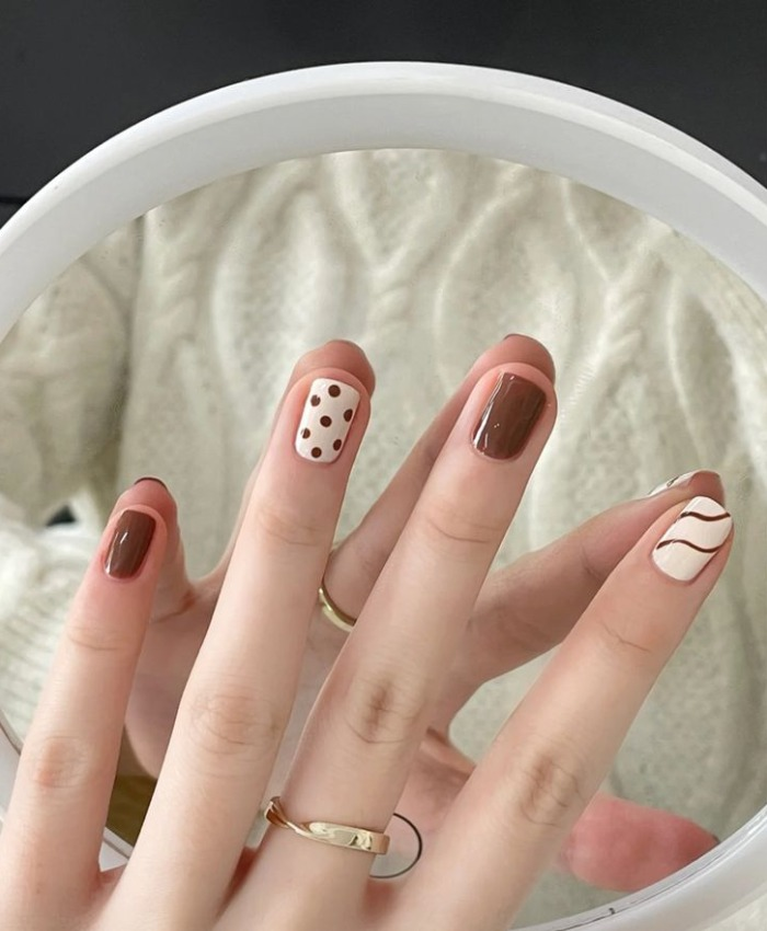 Mẫu nail nâu trắng ngộ nghĩnh cho nữ sinh