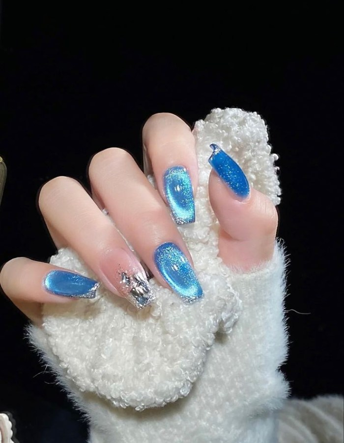 Beautiful cat-eye blue jelly nail design for stylish girls