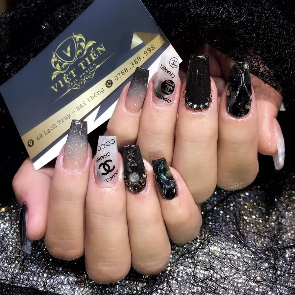 Elegant chanel-inspired nail designs with bold styling — design 18