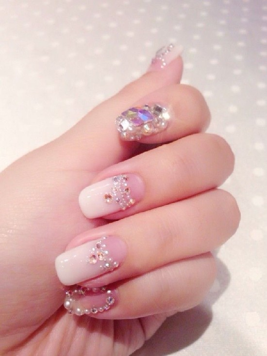 Design a set of nails for a party