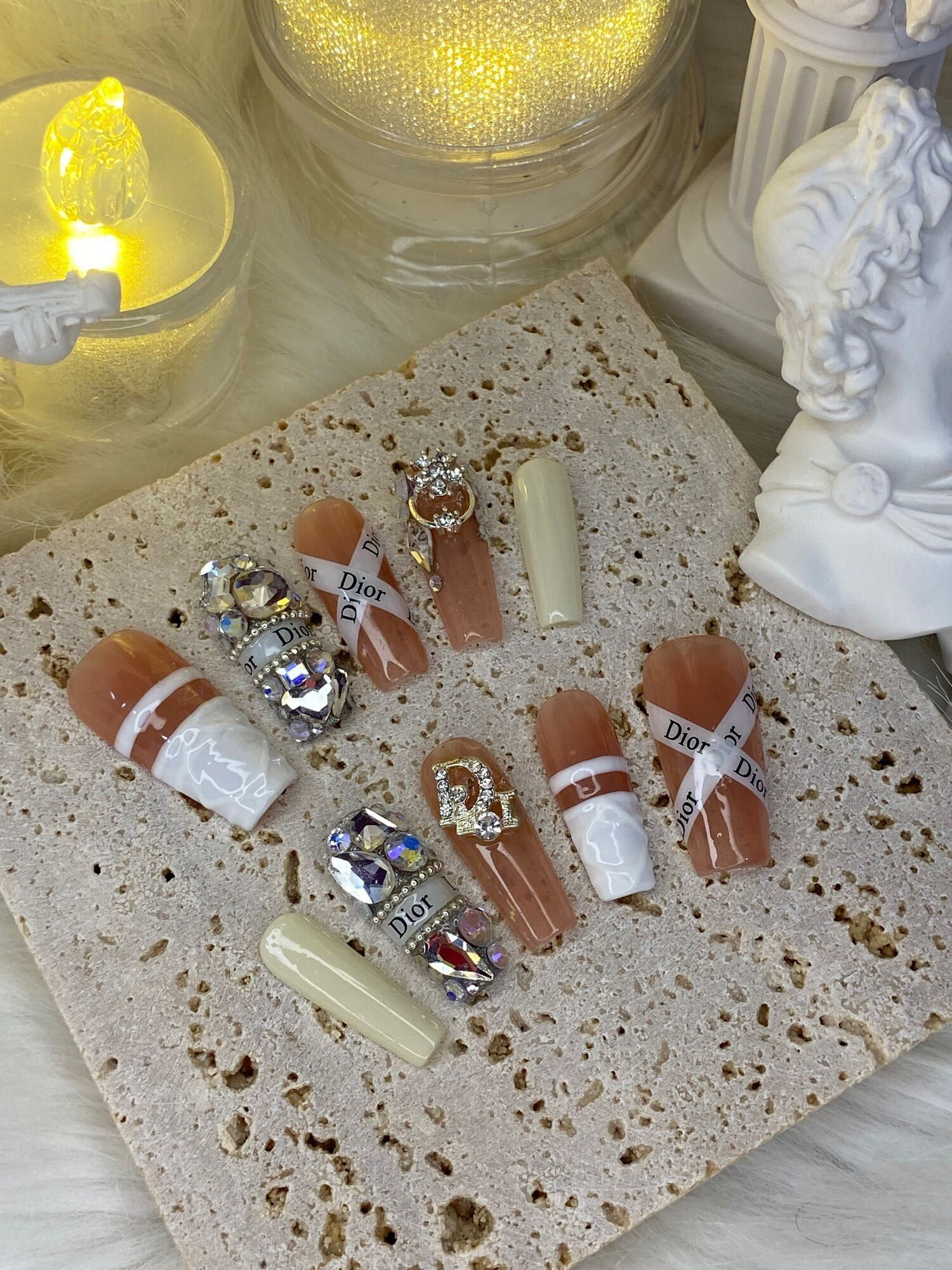 Nail Dior không chỉ là sản phẩm làm đẹp mà còn là biểu tượng của phong cách và văn hóa thời trang hiện đại