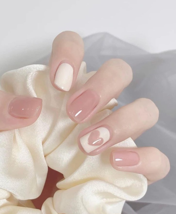 Nail trắng hồng nhạt nhẹ nhàng duyên dáng