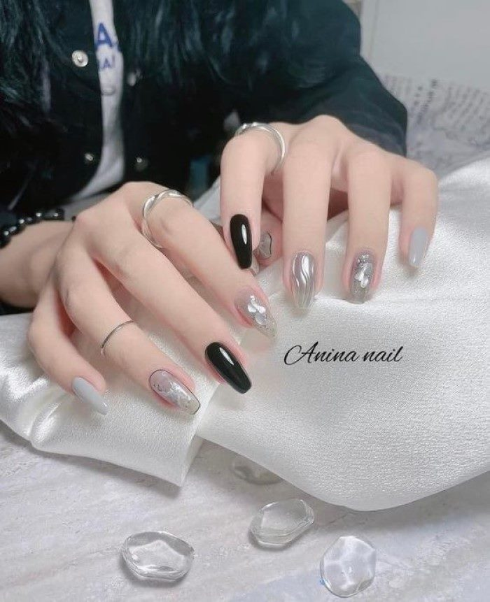 Mẫu nail móng nhọn đơn giản màu trắng đen