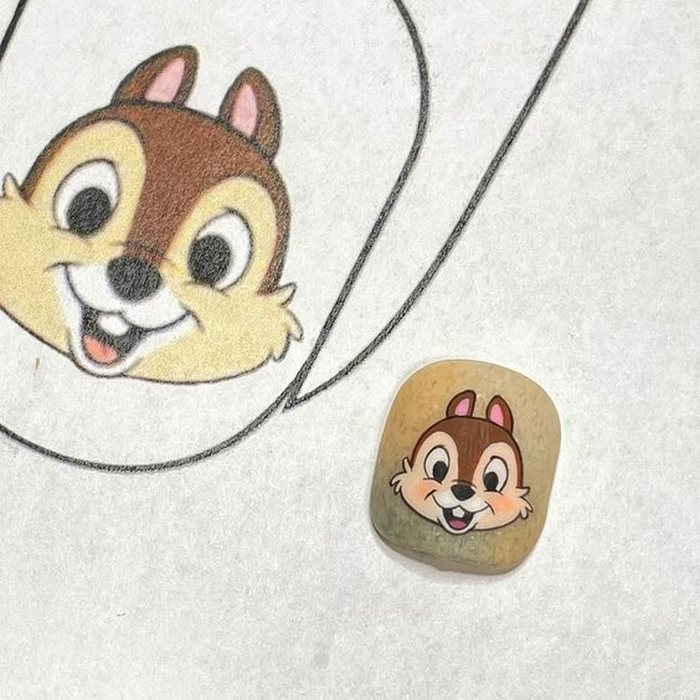 Fun and originality on every finger with a cartoon squirrel