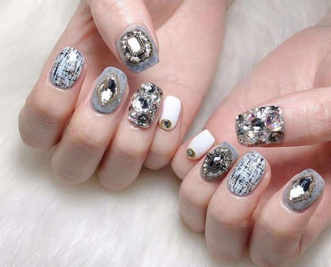 Elegant chanel-inspired nail designs — design 64