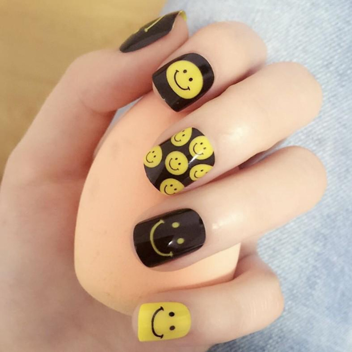 Make every day a special day with smiley nails, the perfect choice to shine and stand out
