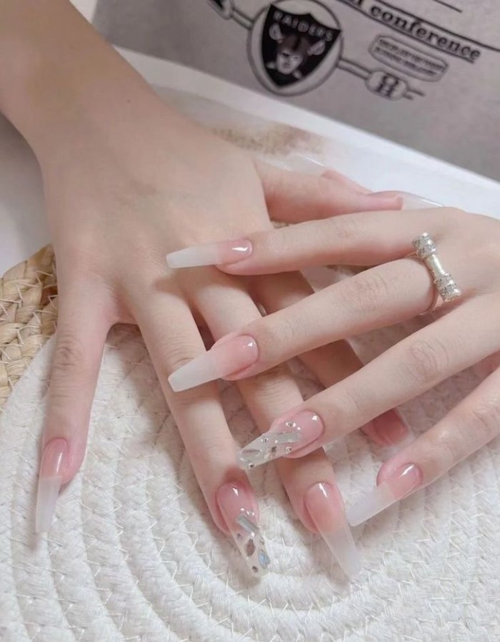 Gentle, simple decorative jelly nail design for long nails