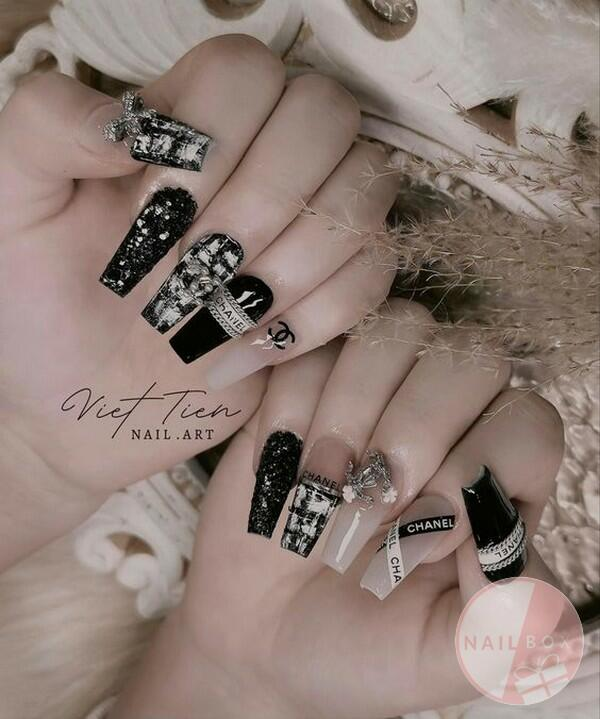 Elegant chanel-inspired nail designs — design 51