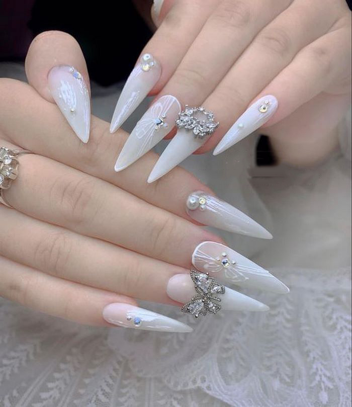 Outstanding ombre pointed white nail color