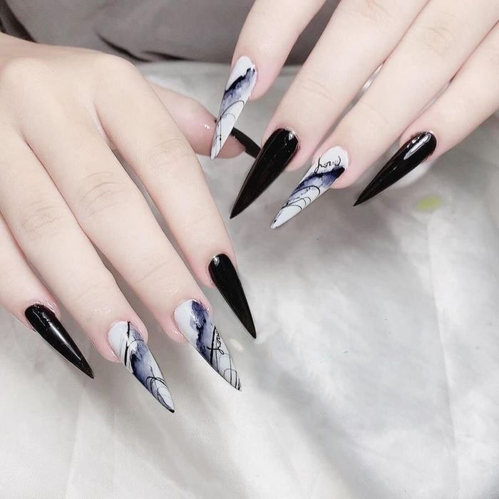 Luxurious long pointed nail shape for her