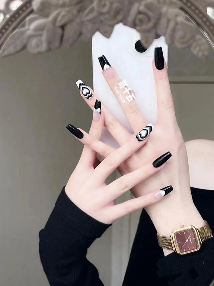 Simple nails are always the top choice of girls