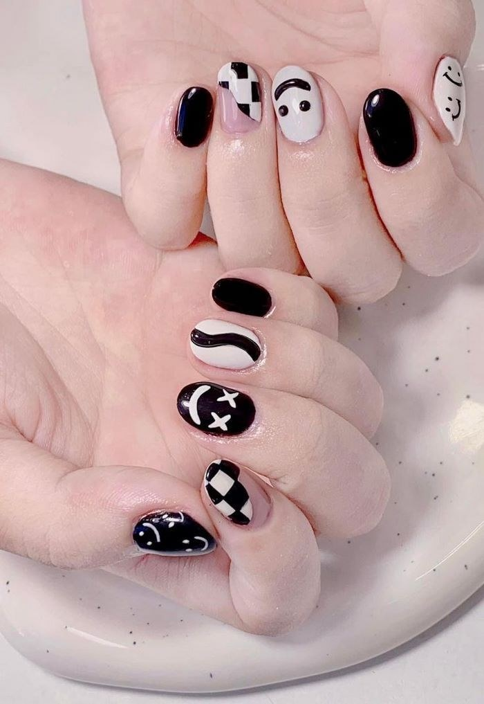 Black and white nails are transformed differently with different patterns