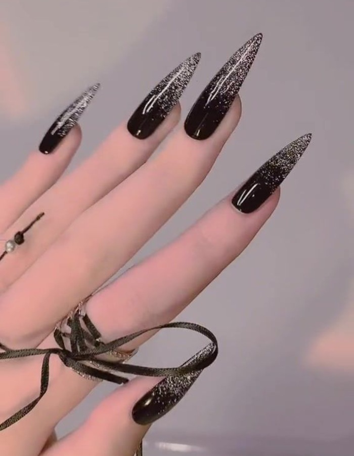 Luxurious black cat's eye jelly nails