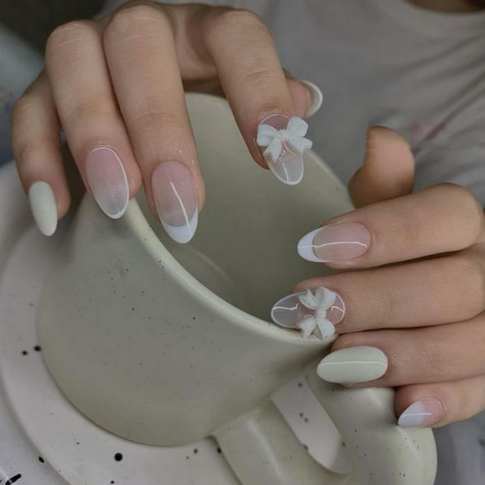 If you like princess style, this is the appropriate nail design