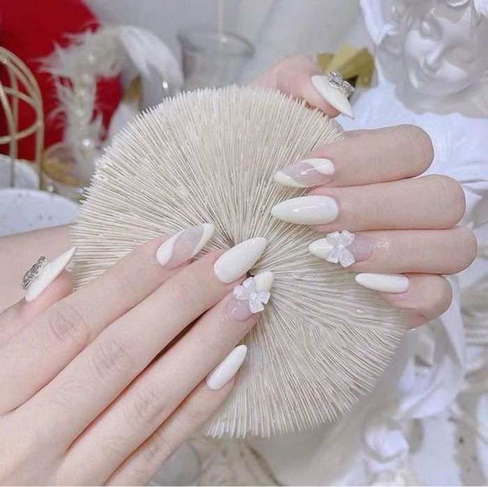 Suggest outstanding beautiful nail tones for her reference