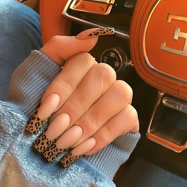 Kỳ diệu tạo hình trên móng với sự lựa chọn nail Kylie Jenner