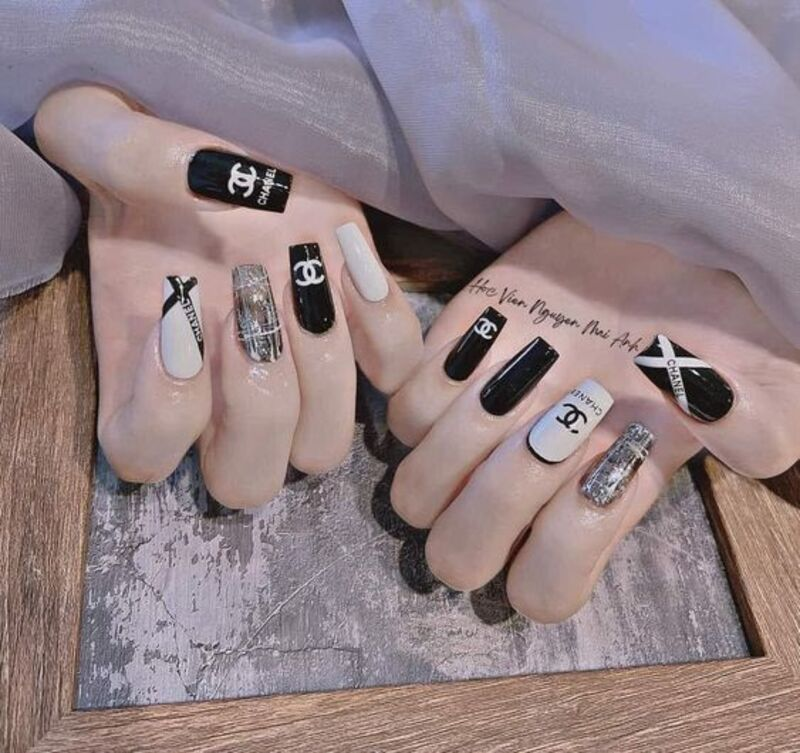Elegant chanel-inspired nail designs — design 73
