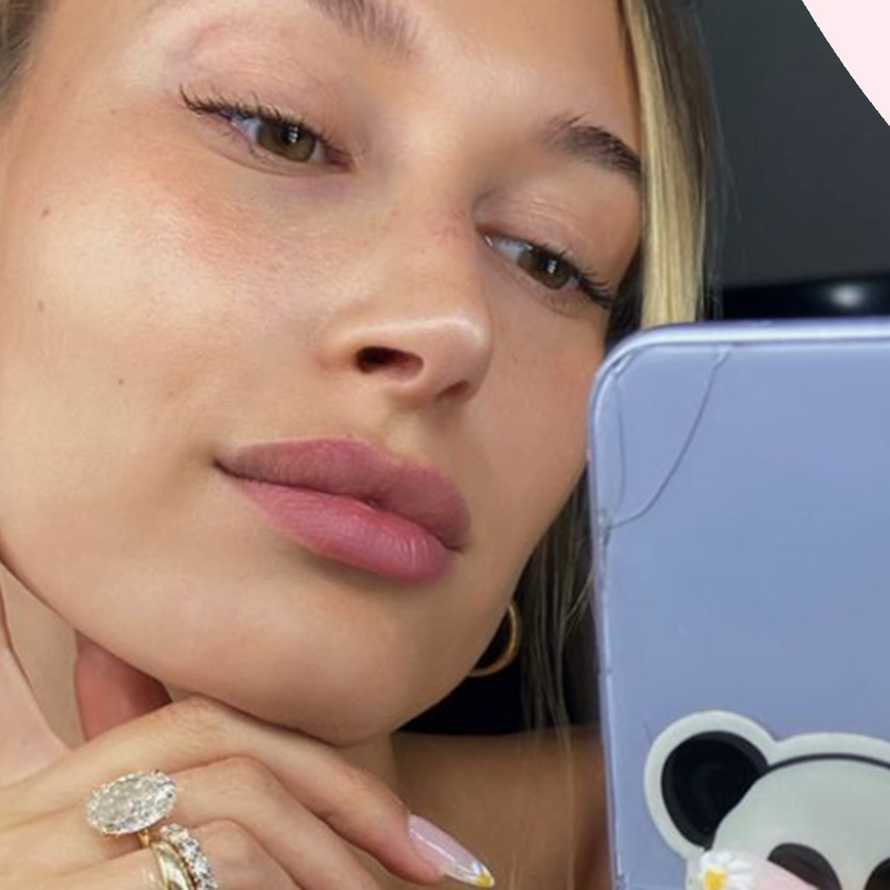 Mỗi kiểu nail Hailey Bieber đều phản ánh sự cá tính và cá nhân của cô, giúp bạn tự tin tỏa sáng trong mọi bữa tiệc
