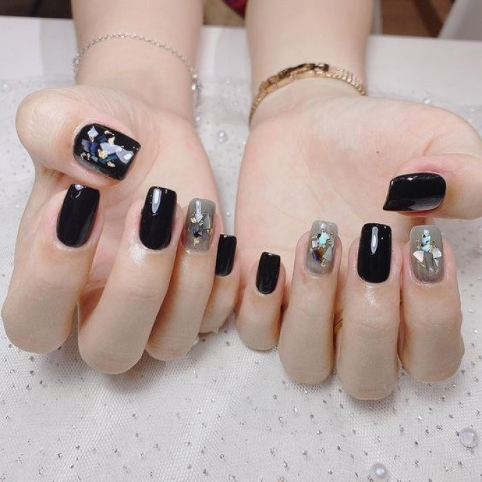 Beautiful black nail design with strong personality