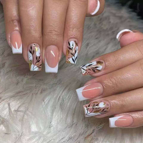 Sự độc đáo thể hiện qua từng chi tiết trên móng acrylic