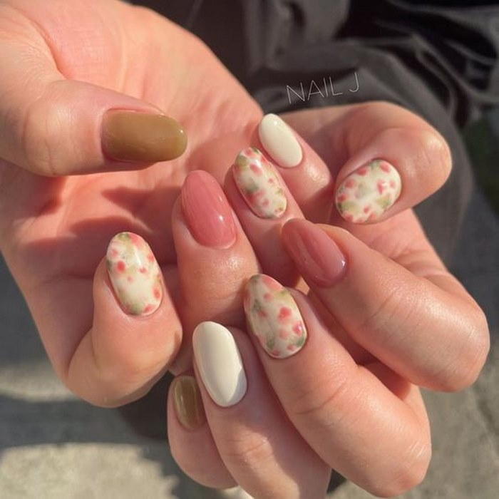 Beautiful short white and pink nails