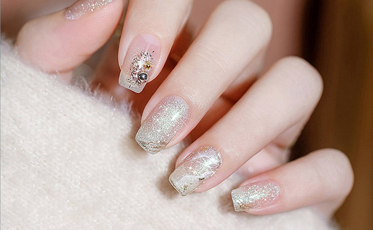 Sparkling rhinestone nail designs — design 36
