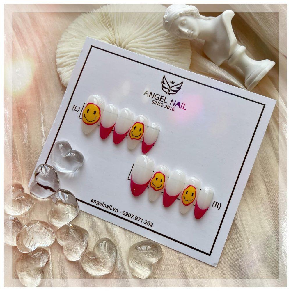 Honor your personal beauty and express your cheerful personality with smiley nails, a great choice for you to shine