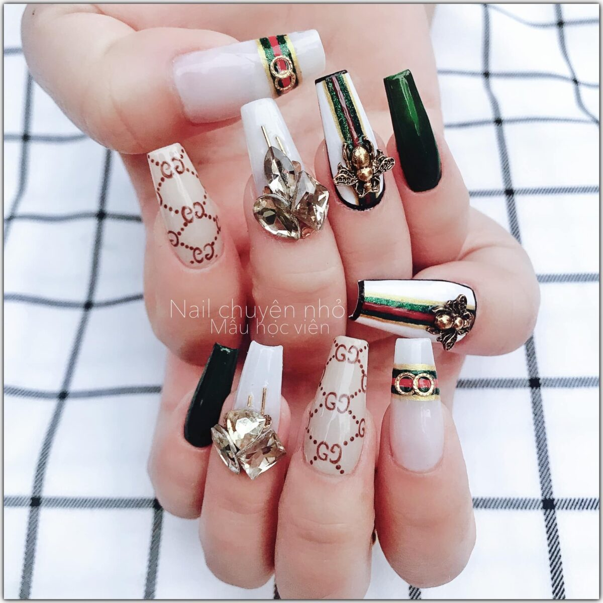 Luxury gucci-inspired nail designs — design 4