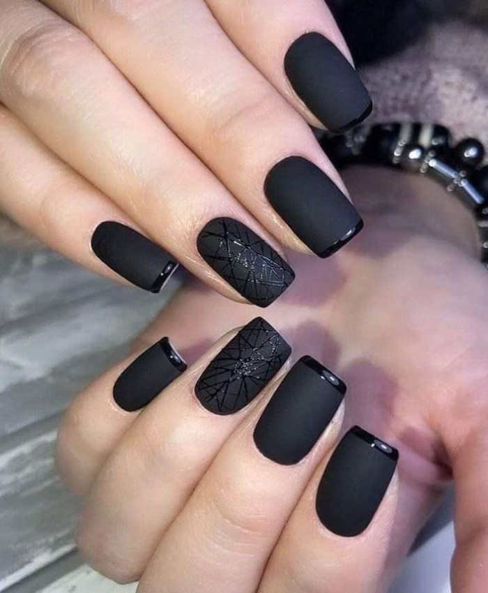 Nail đen đơn giản hết hợp hoạ tiết nhẹ nhàng cho da ngăm đen